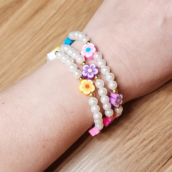 Kawaii Pearls & Colorful Flowers Beaded Necklace Y2K Handmade - Picture 6 of 6